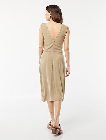 Vestido midi sem mangas + abertura dos lados