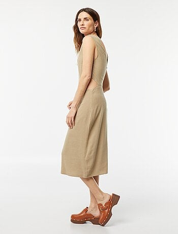Vestido midi sem mangas + abertura dos lados