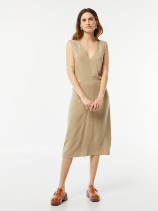 Vestido midi sem mangas + abertura dos lados
