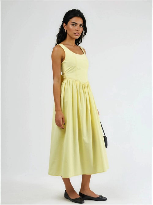 Vestido midi sem mangas com decote arredondado busem - Kiabi Vestido midi sem mangas com decote arredondado busem - Kiabi