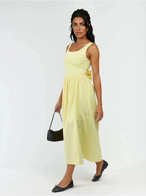 Vestido midi sem mangas com decote arredondado busem - Kiabi Vestido midi sem mangas com decote arredondado busem - Kiabi