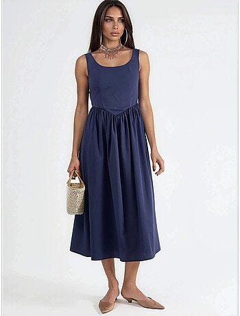 Vestido midi sem mangas com decote arredondado busem