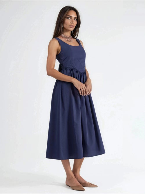 Vestido midi sem mangas com decote arredondado busem - Kiabi Vestido midi sem mangas com decote arredondado busem - Kiabi