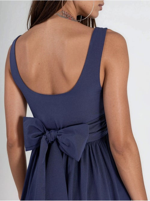 Vestido midi sem mangas com decote arredondado busem - Kiabi Vestido midi sem mangas com decote arredondado busem - Kiabi