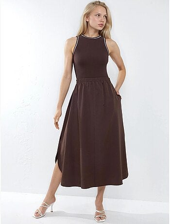 Vestido midi sem mangas com decote redondo busem