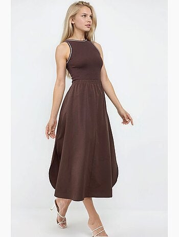 Vestido midi sem mangas com decote redondo busem