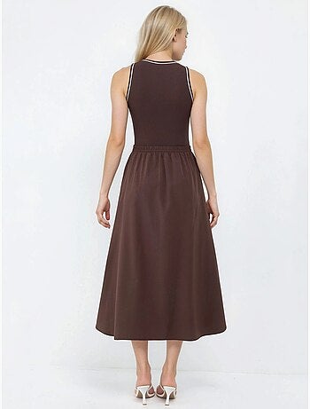 Vestido midi sem mangas com decote redondo busem