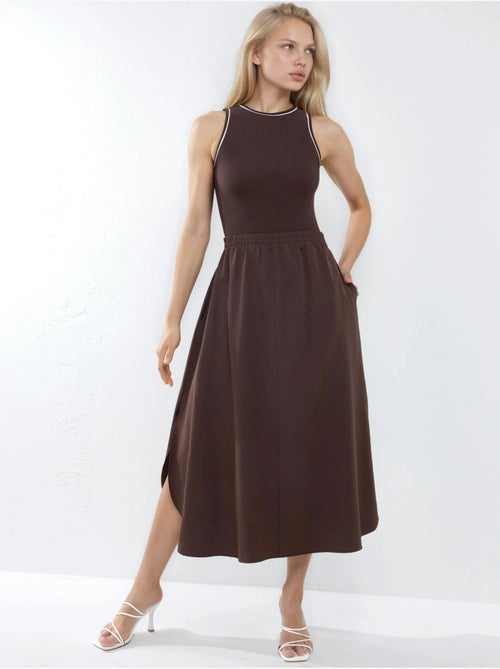 Vestido midi sem mangas com decote redondo busem - Kiabi Vestido midi sem mangas com decote redondo busem - Kiabi