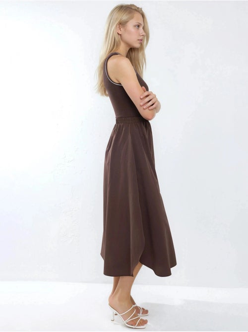 Vestido midi sem mangas com decote redondo busem - Kiabi Vestido midi sem mangas com decote redondo busem - Kiabi