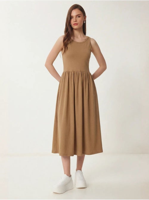 Vestido midi sem mangas com decote redondo istanbul - Kiabi Vestido midi sem mangas com decote redondo istanbul - Kiabi