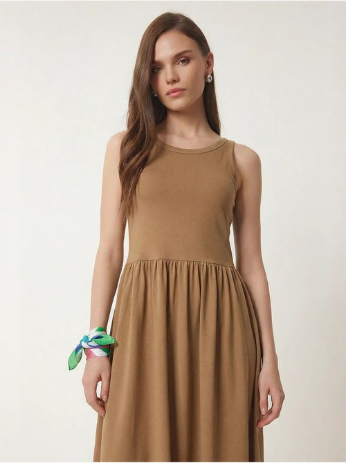 Vestido midi sem mangas com decote redondo istanbul - Kiabi Vestido midi sem mangas com decote redondo istanbul - Kiabi