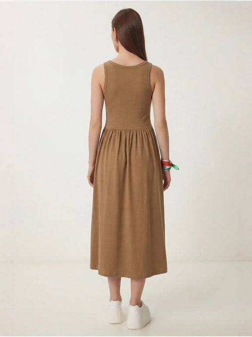 Vestido midi sem mangas com decote redondo istanbul - Kiabi Vestido midi sem mangas com decote redondo istanbul - Kiabi