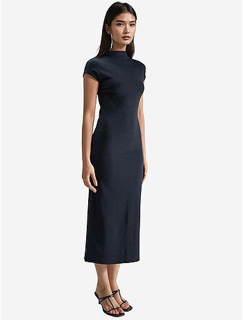 Vestido midi slim fit com decote redondo busem