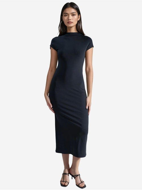 Vestido midi slim fit com decote redondo busem - Kiabi Vestido midi slim fit com decote redondo busem - Kiabi