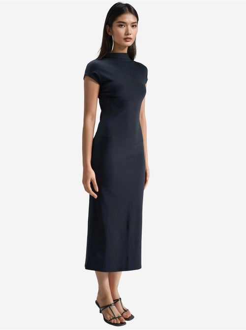 Vestido midi slim fit com decote redondo busem - Kiabi Vestido midi slim fit com decote redondo busem - Kiabi