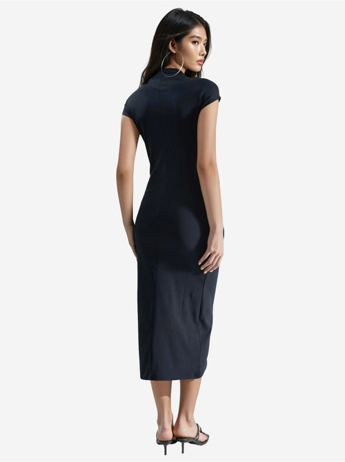Vestido midi slim fit com decote redondo busem - Kiabi Vestido midi slim fit com decote redondo busem - Kiabi