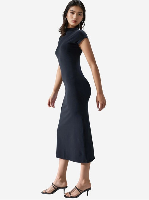 Vestido midi slim fit com decote redondo busem - Kiabi Vestido midi slim fit com decote redondo busem - Kiabi