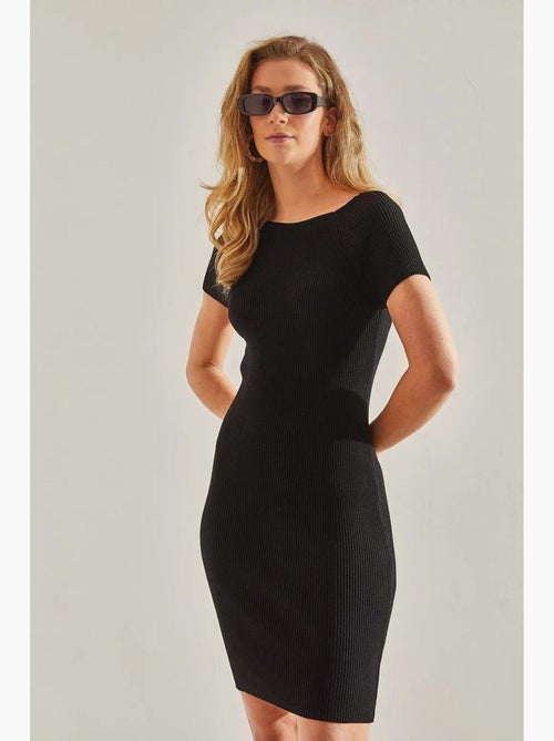 Vestido midi slim fit com decote redondo lucci - Kiabi Vestido midi slim fit com decote redondo lucci - Kiabi