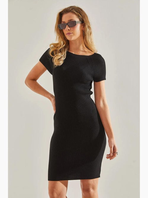 Vestido midi slim fit com decote redondo lucci - Kiabi Vestido midi slim fit com decote redondo lucci - Kiabi