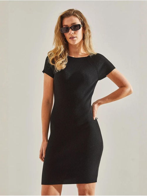 Vestido midi slim fit com decote redondo lucci - Kiabi Vestido midi slim fit com decote redondo lucci - Kiabi