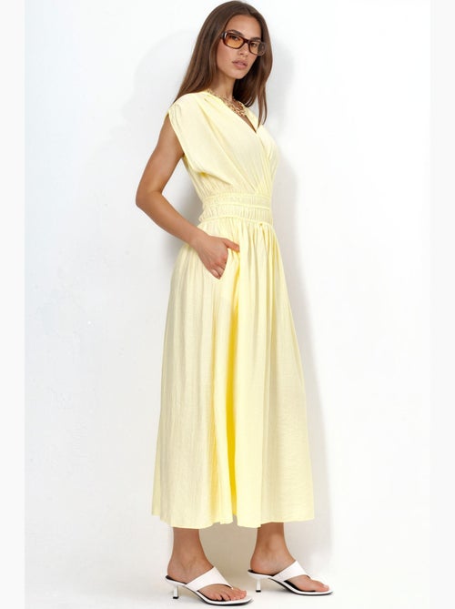 Vestido midi texturizado com decote em v busem - Kiabi