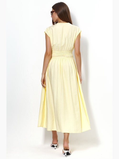 Vestido midi texturizado com decote em v busem - Kiabi