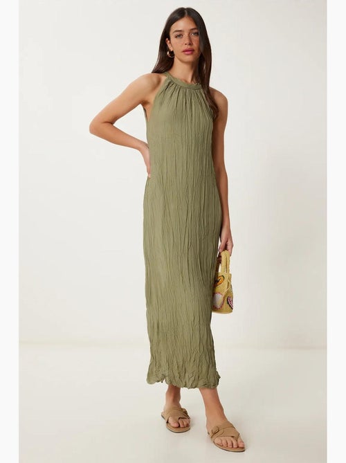 Vestido midi texturizado com decote halter istanbul - Kiabi Vestido midi texturizado com decote halter istanbul - Kiabi