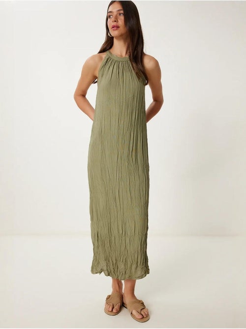 Vestido midi texturizado com decote halter istanbul - Kiabi Vestido midi texturizado com decote halter istanbul - Kiabi