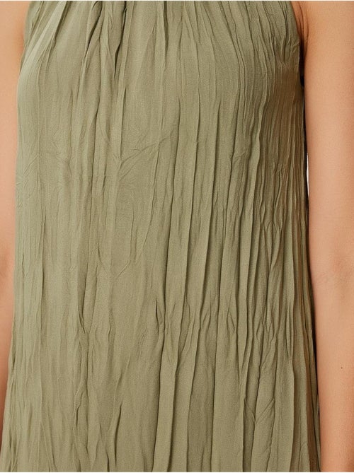 Vestido midi texturizado com decote halter istanbul - Kiabi Vestido midi texturizado com decote halter istanbul - Kiabi