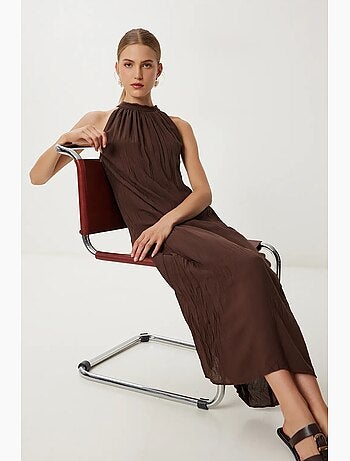 Vestido midi texturizado com decote halter istanbul