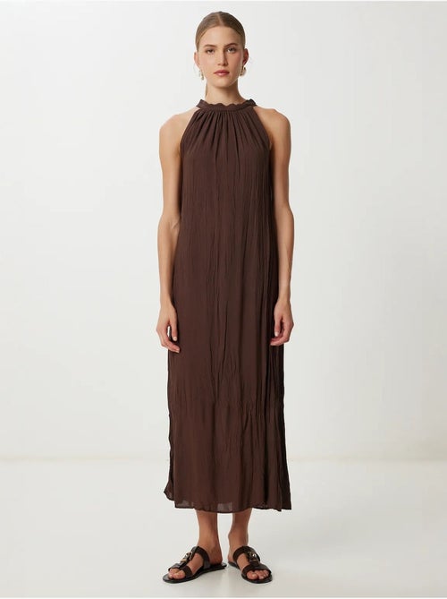 Vestido midi texturizado com decote halter istanbul - Kiabi Vestido midi texturizado com decote halter istanbul - Kiabi