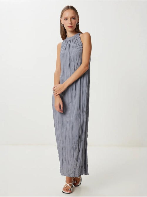 Vestido midi texturizado com decote halter istanbul - Kiabi Vestido midi texturizado com decote halter istanbul - Kiabi