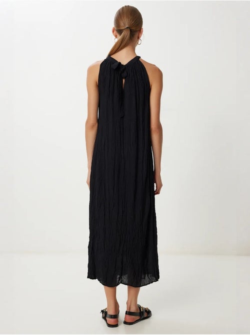 Vestido midi texturizado com decote halter istanbul - Kiabi