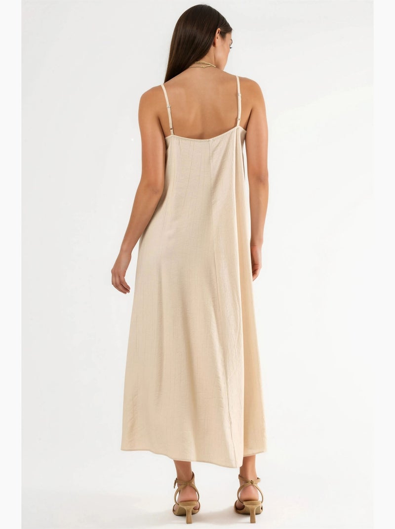 Vestido midi tipo combinação com decote em v busem Areia - Kiabi