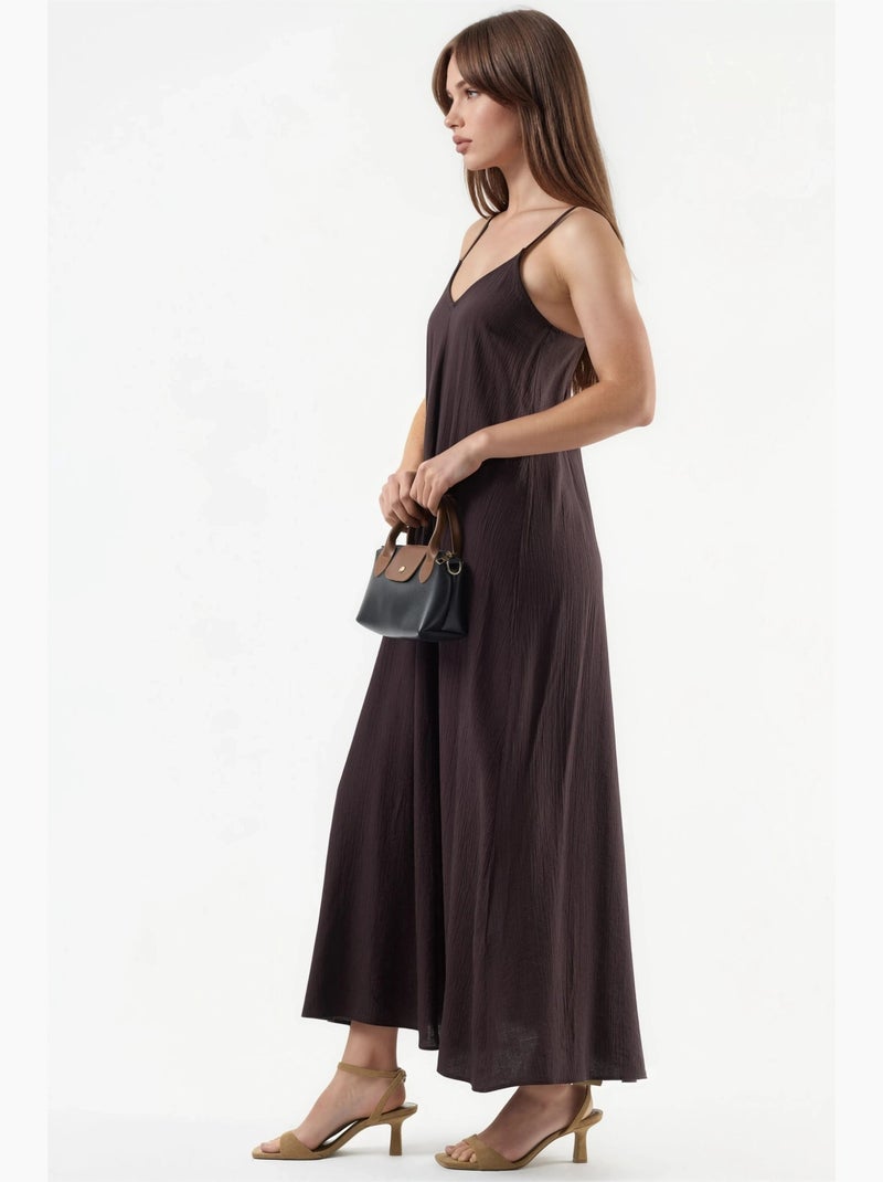 Vestido midi tipo combinação com decote em v busem Castanho-chocolate - Kiabi