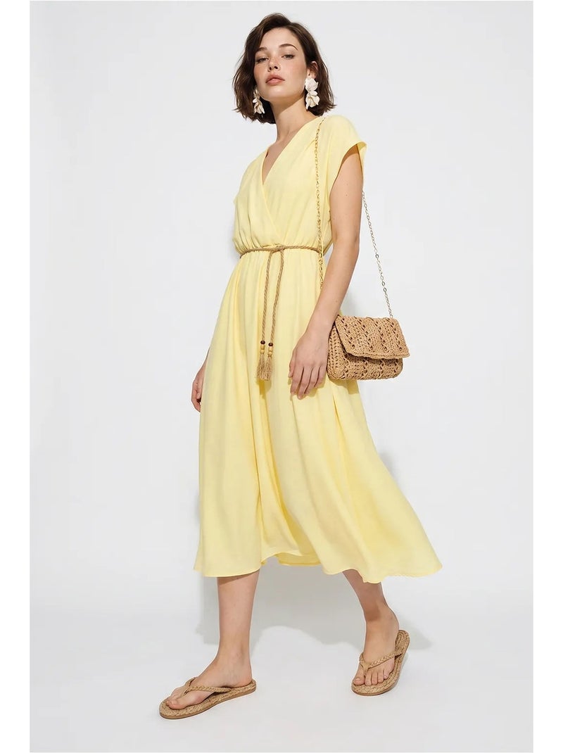 Vestido midi transpassado com cinto lucci Amarelo-limão - Kiabi