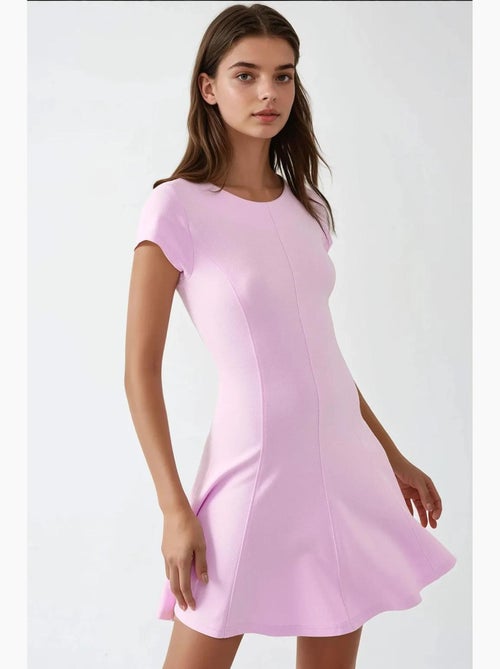 Vestido mini básico macio com gola redonda elástica hiccup - Kiabi Vestido mini básico macio com gola redonda elástica hiccup - Kiabi