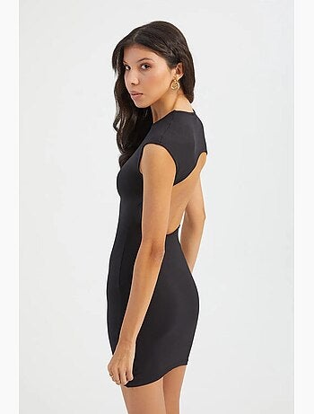 Vestido mini bodycon com decote redondo, mangas curtas tipo capa e recorte nas costas hiccup