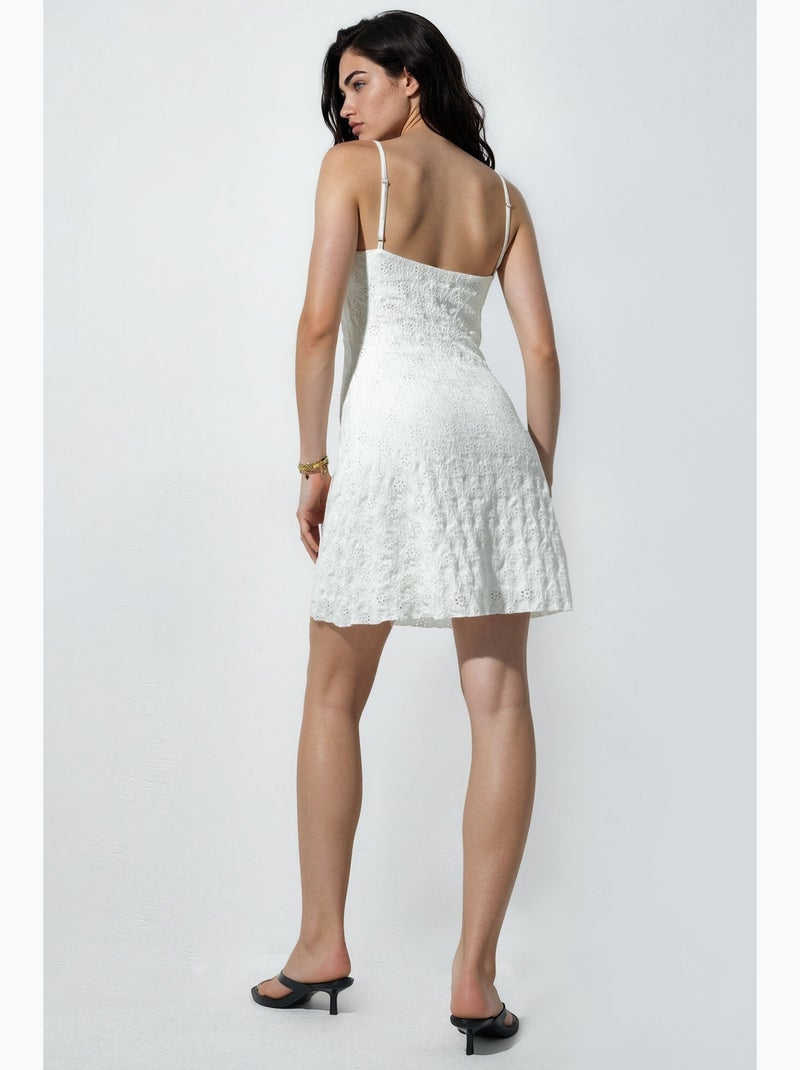 Vestido mini bordado hiccup Branco - Kiabi