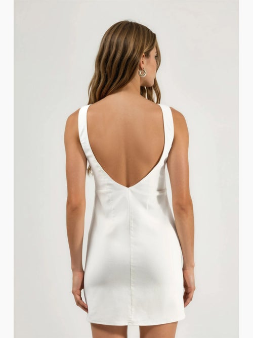 Vestido mini com detalhe nas costas hiccup - Kiabi Vestido mini com detalhe nas costas hiccup - Kiabi