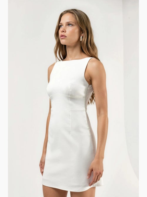 Vestido mini com detalhe nas costas hiccup - Kiabi Vestido mini com detalhe nas costas hiccup - Kiabi