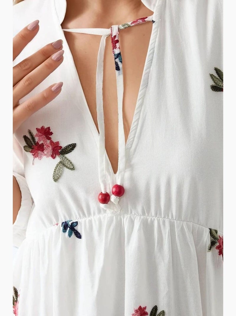 Vestido mini com padrão e decote em v hiccup Branco - Kiabi