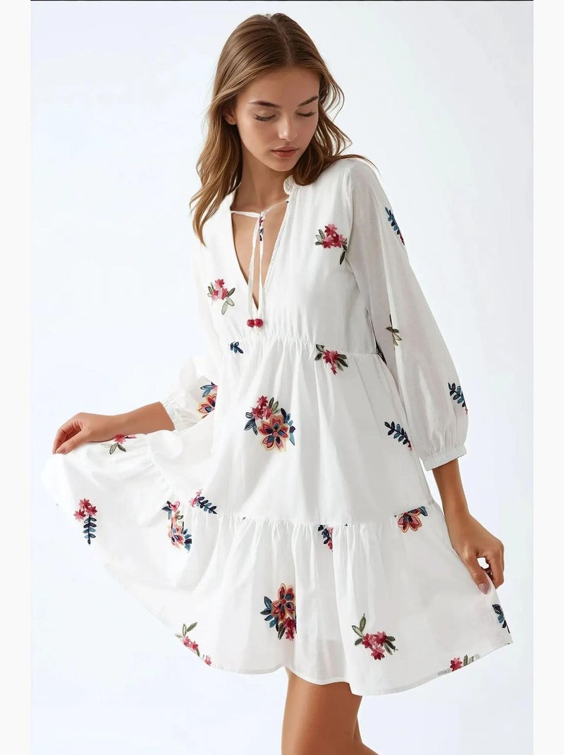 Vestido mini com padrão e decote em v hiccup Branco - Kiabi
