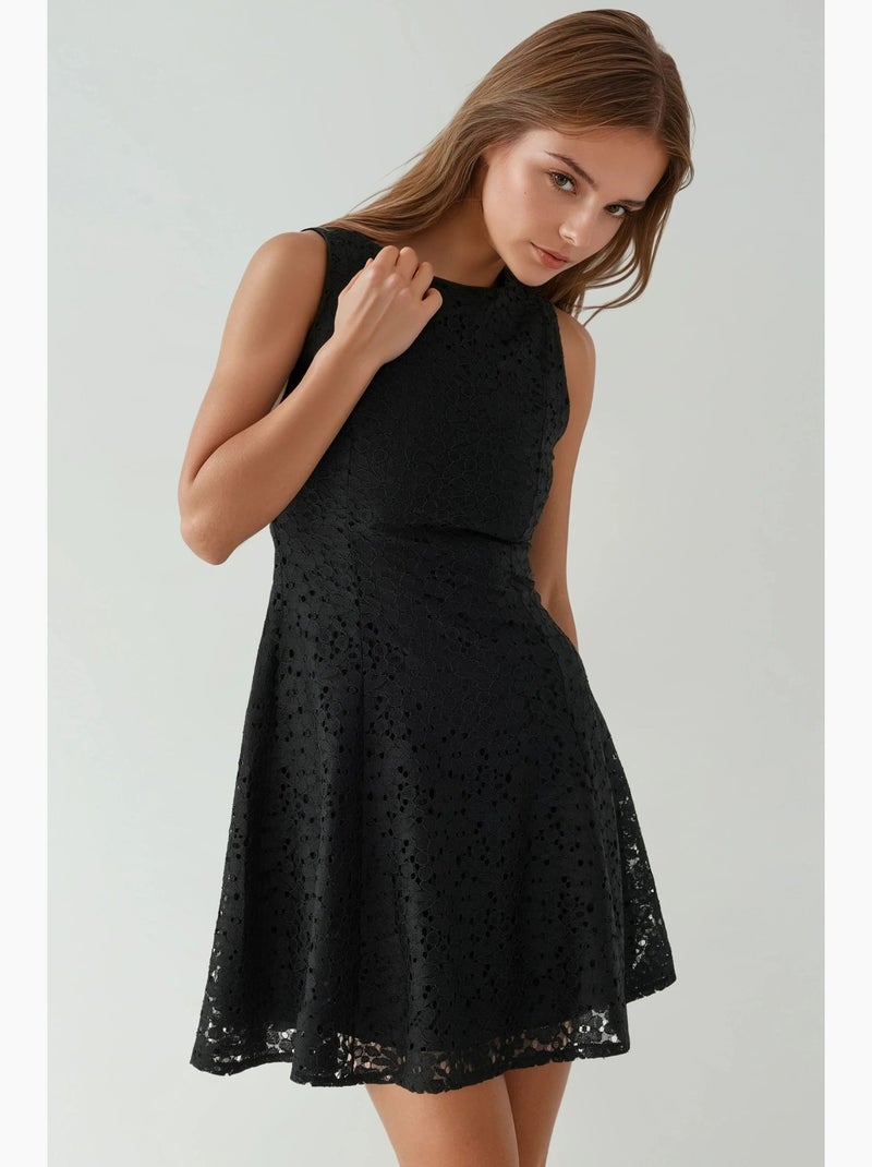 Vestido mini de renda com decote redondo hiccup Preto - Kiabi