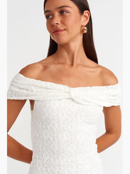 Vestido mini de renda justo ao corpo dilvin - Kiabi Vestido mini de renda justo ao corpo dilvin - Kiabi