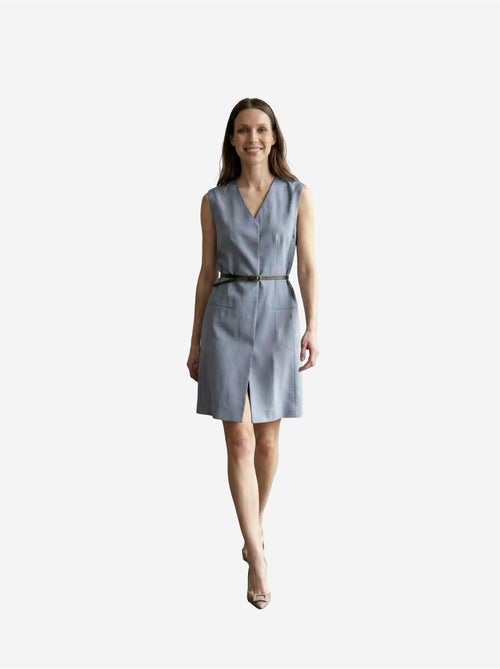 Vestido mini direito sem mangas com decote em v e cinto my fashion - Kiabi Vestido mini direito sem mangas com decote em v e cinto my fashion - Kiabi