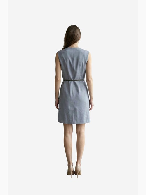 Vestido mini direito sem mangas com decote em v e cinto my fashion - Kiabi Vestido mini direito sem mangas com decote em v e cinto my fashion - Kiabi