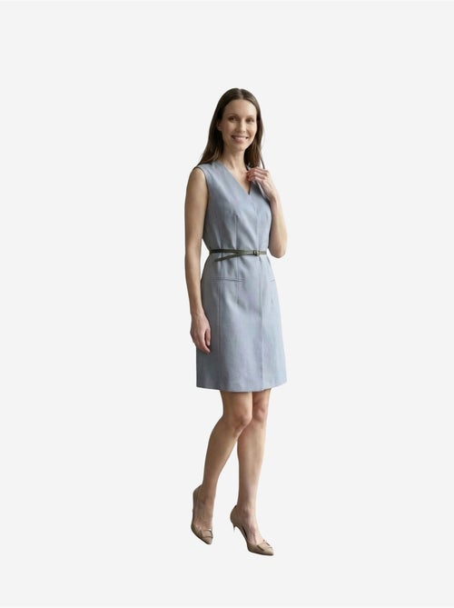 Vestido mini direito sem mangas com decote em v e cinto my fashion - Kiabi Vestido mini direito sem mangas com decote em v e cinto my fashion - Kiabi