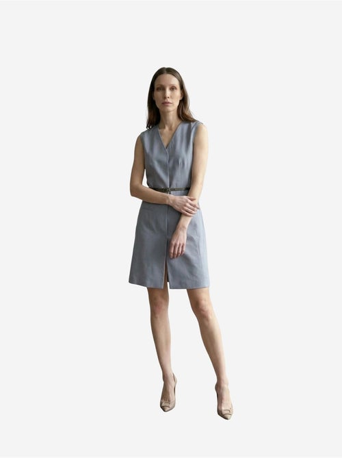 Vestido mini direito sem mangas com decote em v e cinto my fashion - Kiabi Vestido mini direito sem mangas com decote em v e cinto my fashion - Kiabi