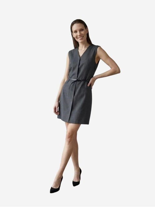 Vestido mini direito sem mangas com decote em v e cinto my fashion - Kiabi Vestido mini direito sem mangas com decote em v e cinto my fashion - Kiabi